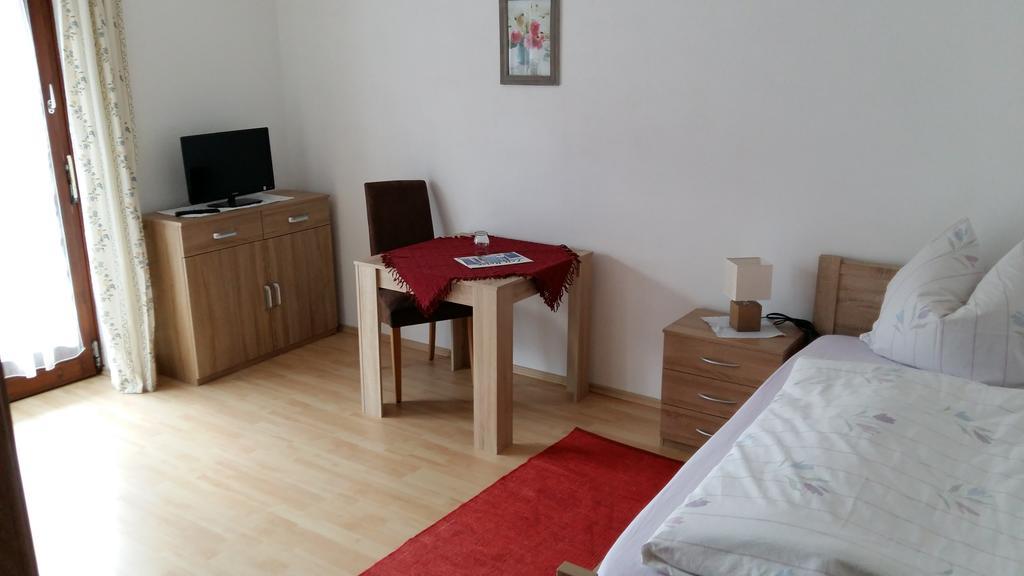 Gaestehaus Poeppl Unterwössen Kamer foto
